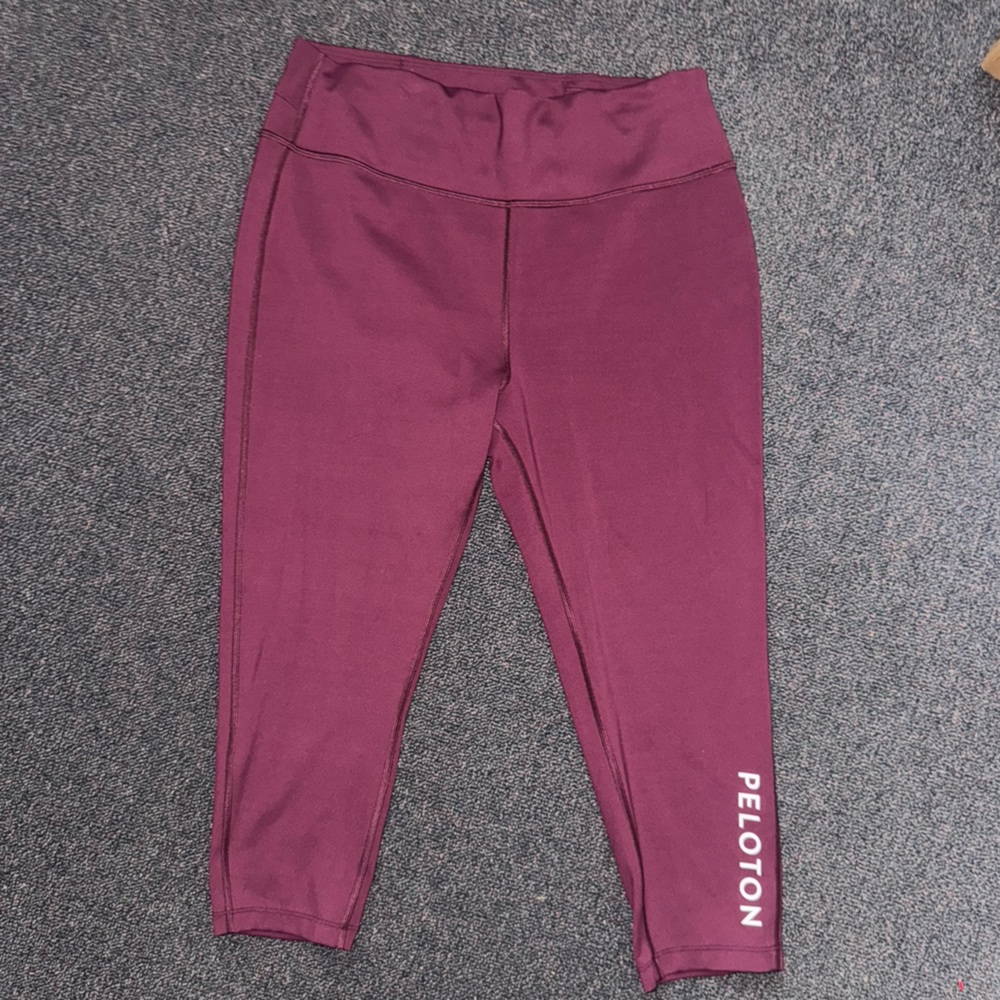Peloton Maroon Workout Leggings XL Cropped